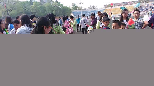 87978797威尼斯老品牌举办“迎‘六一’东林宝贝趣味运动会”